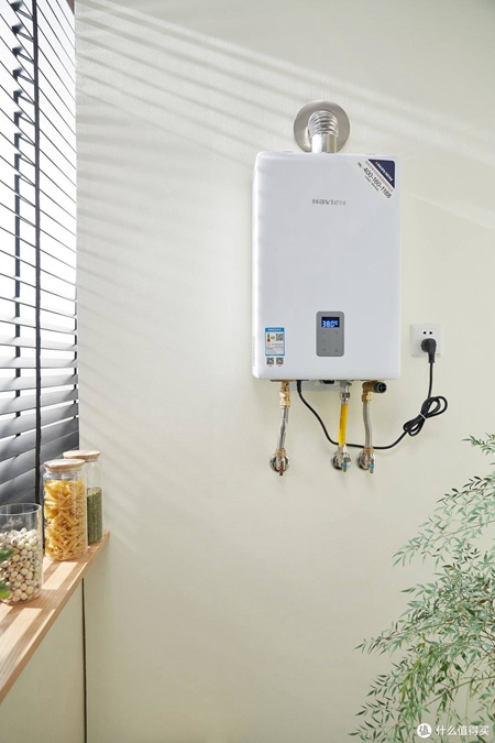 燃?xì)鉄崴髟诠ぷ鲿r(shí)火焰呈黃焰并伴有黑煙是怎么回事?