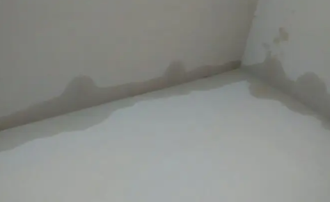 天花板漏水的原因是什么呢?