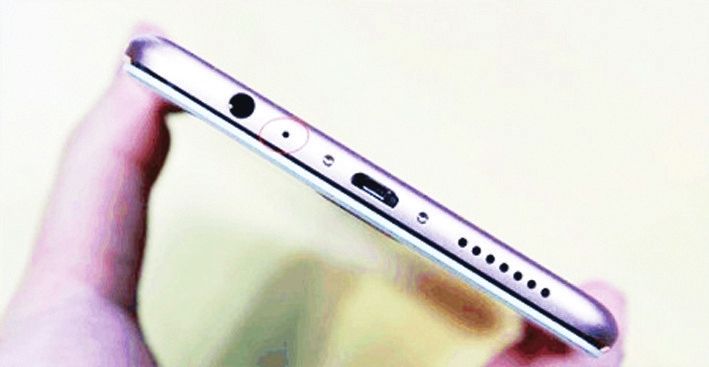 手機(jī)麥克風(fēng)邊上的小孔