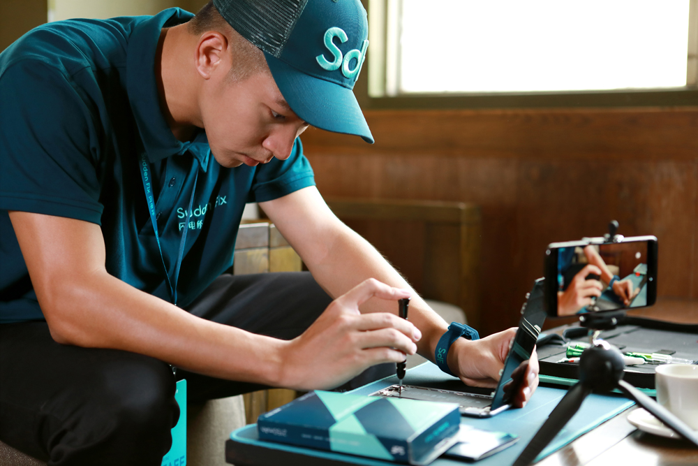 手機維修店哪家好？不如等手機維修上門