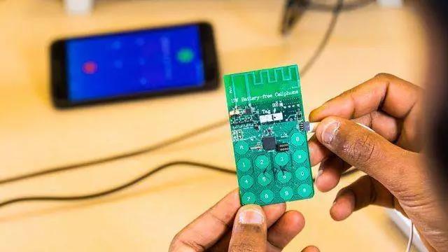 無電池手機(jī)- 