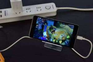 玩機達人：手機邊充電邊玩，消耗的電量是來自電池還是充電器呢？